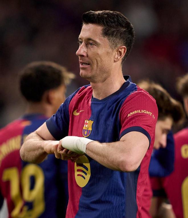 萊萬巴薩140場99球，與佩德羅進(jìn)球數(shù)持平。