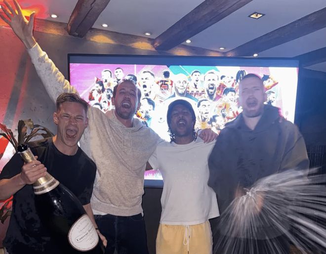 德甲2-2，拜仁提前奪冠，凱恩圓夢加冕。