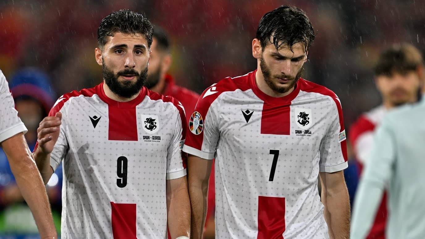 隊報：K77在戛納租的別墅遭小偷光顧，所攜帶的珠寶首飾被竊