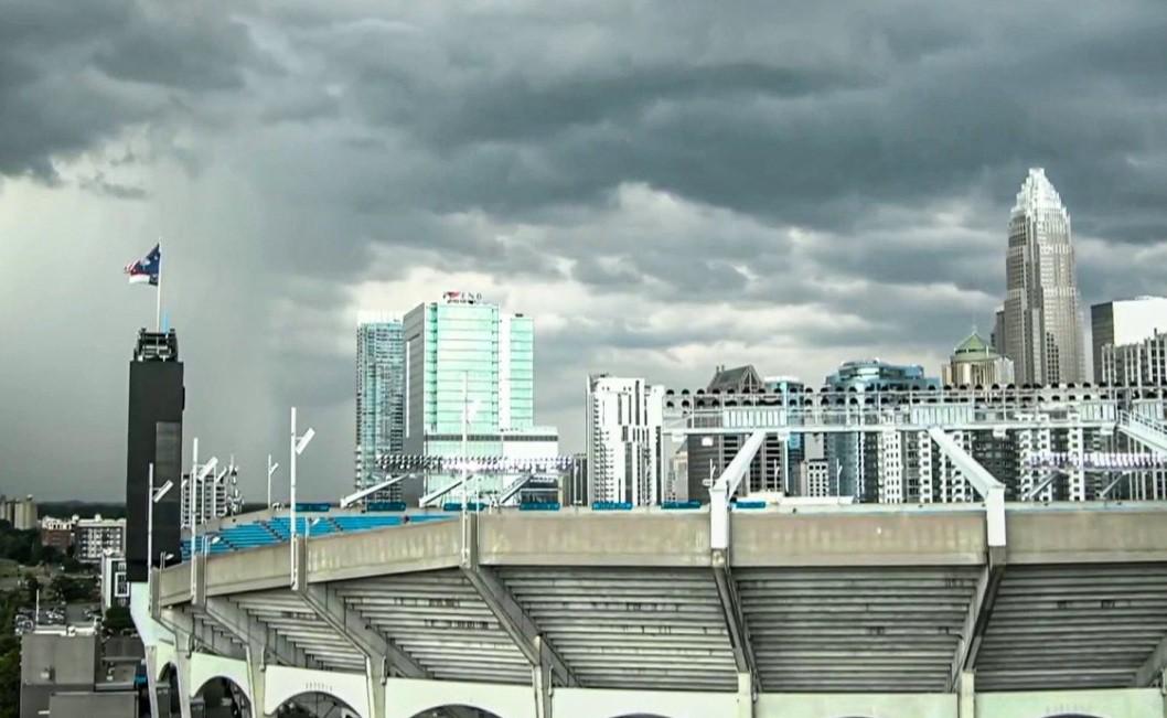 因雷雨中斷比賽，馬雷斯卡和多名切爾西球員對(duì)裁判表示不滿