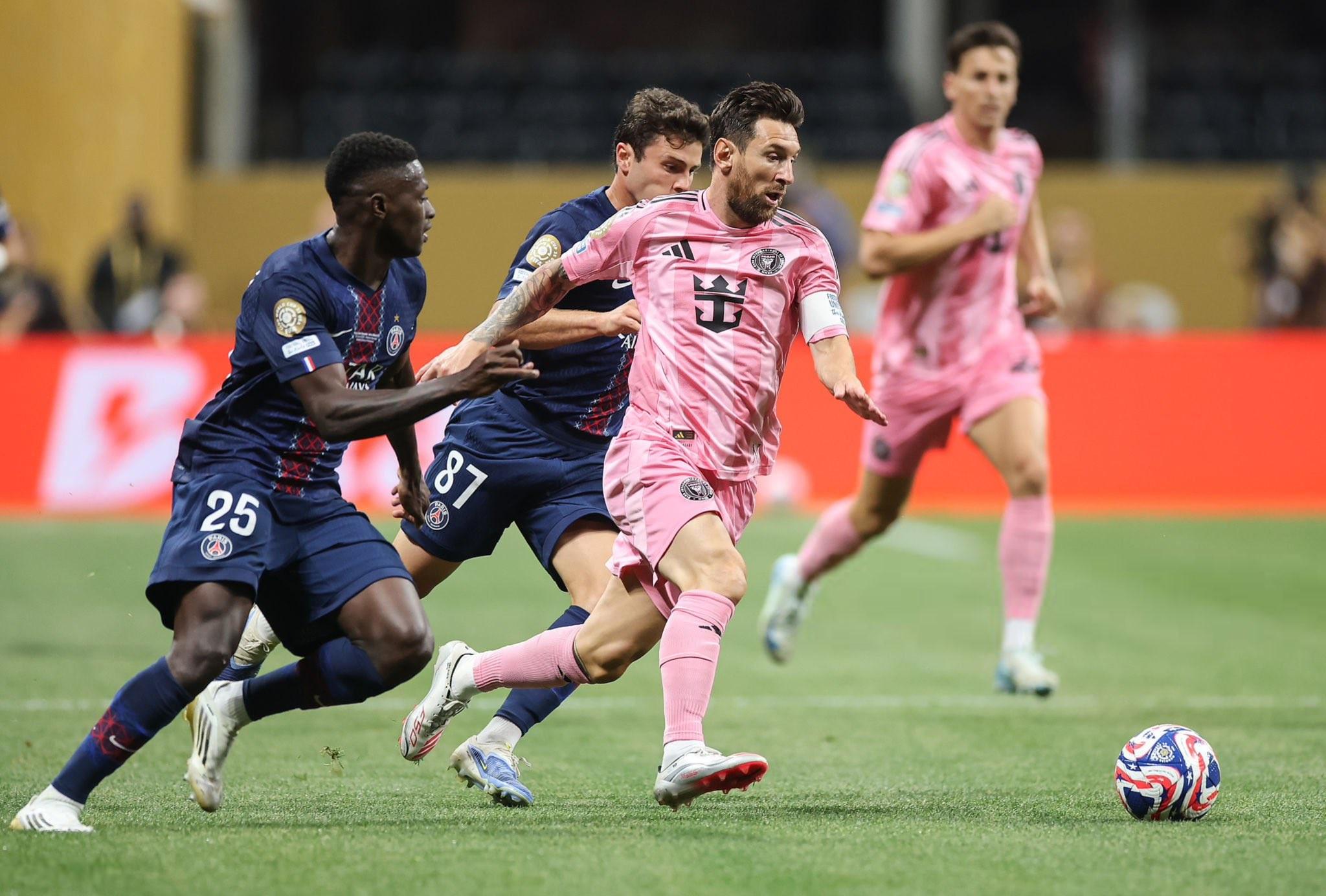 世俱杯4-0大勝，巴黎成為第二支兩次四球戰(zhàn)勝梅西的球隊(duì)