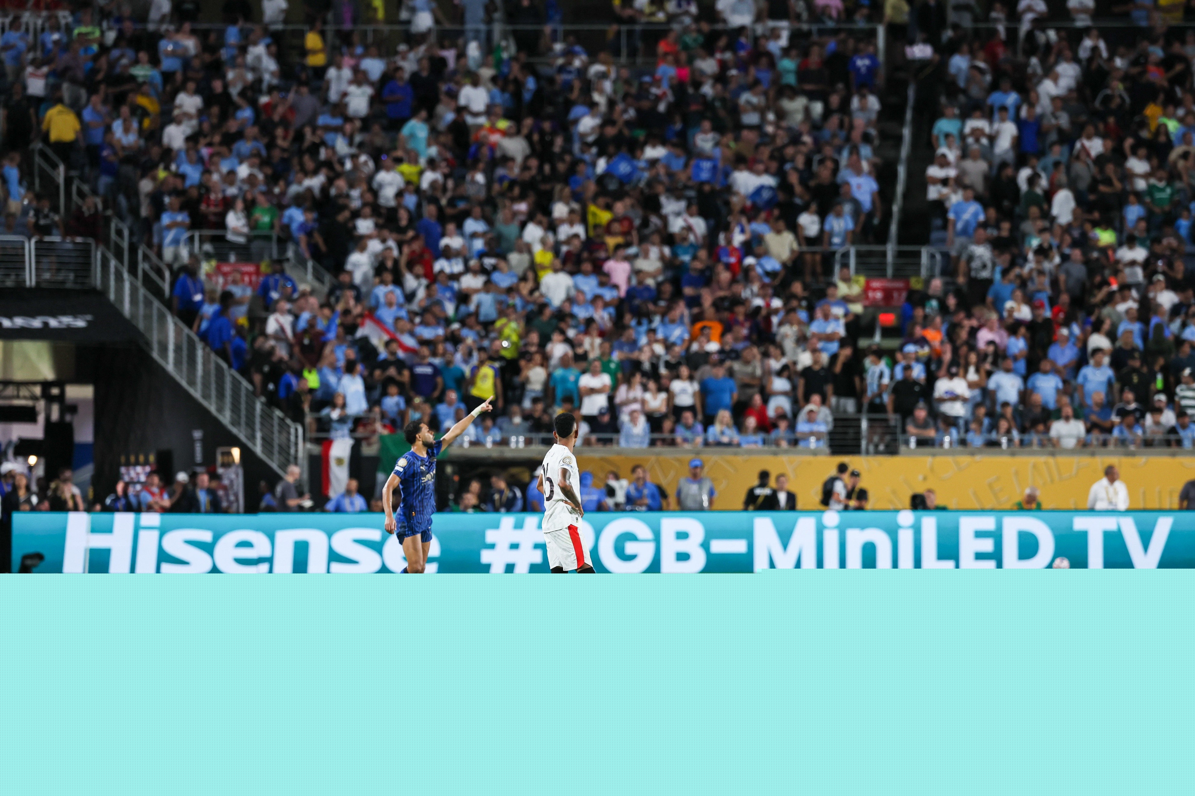 曼城3比4惜敗無(wú)緣世俱杯八強(qiáng)，瓜帥能力再次遭質(zhì)疑，讓球迷不滿