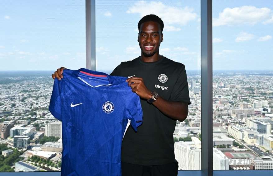 官方：切爾西簽下20歲多特邊鋒吉滕斯 簽約至2032年