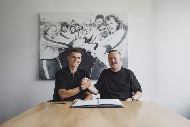 官方：門(mén)興租借科莫中場(chǎng)恩格哈特一季